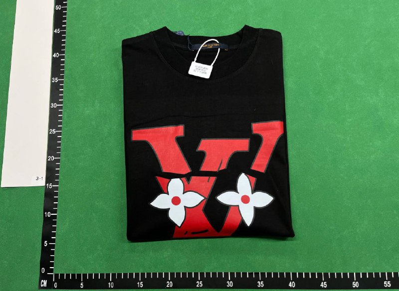 Louis Vuitton  T-shirt