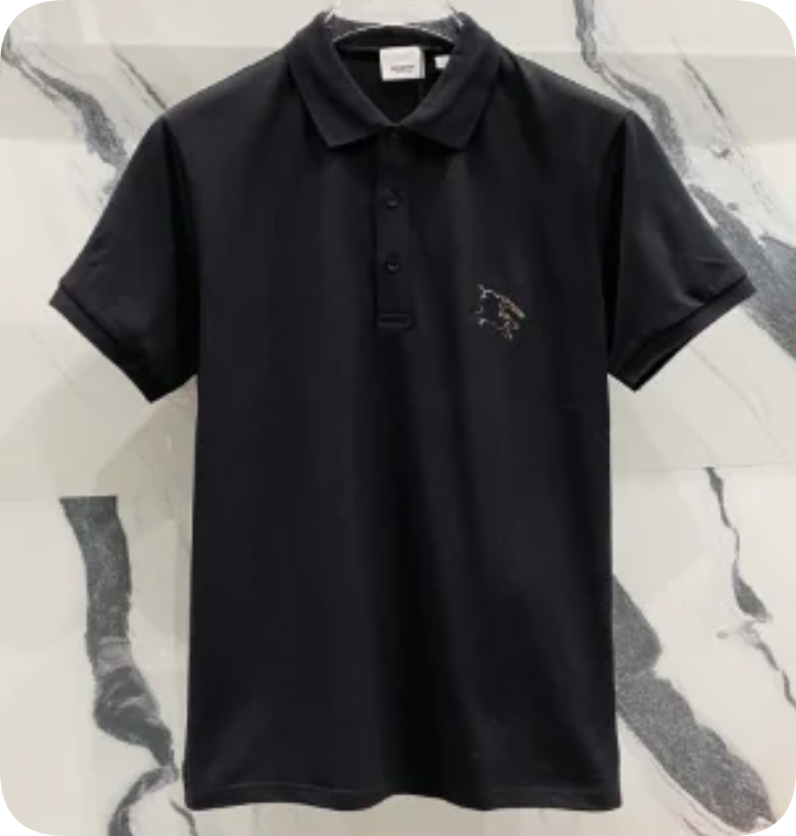 。 Burberry T-shirt