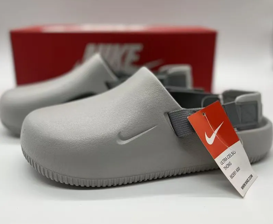 NIKE slippers