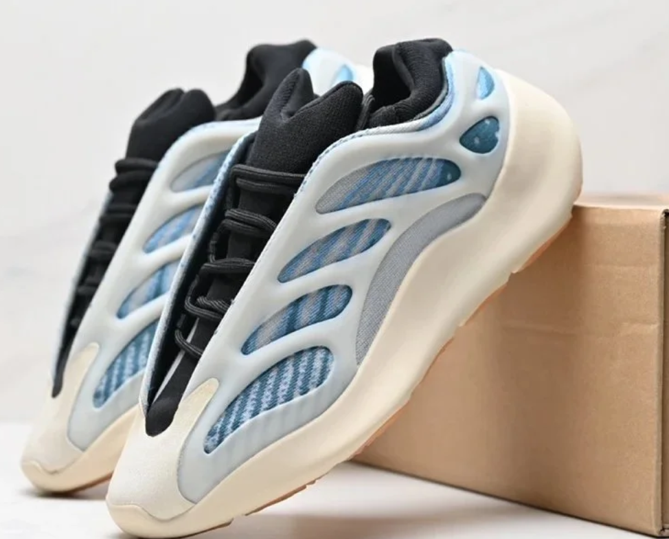 Adidas Yeezy 700